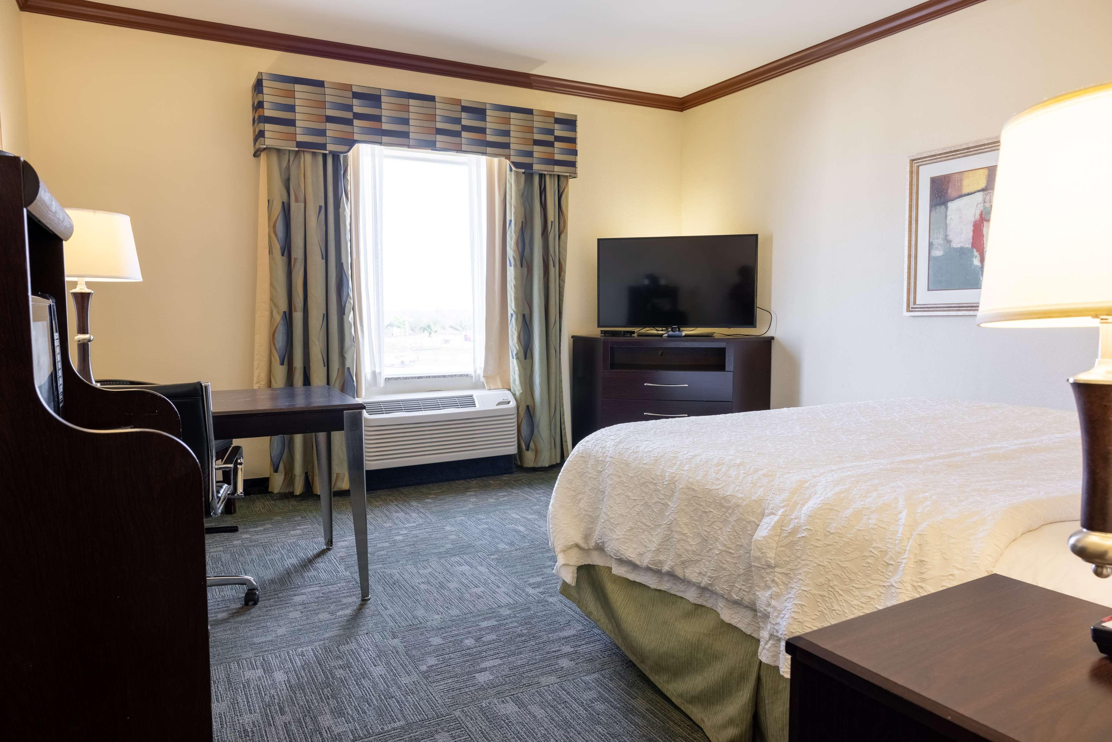 Hampton Inn Alice Exteriör bild